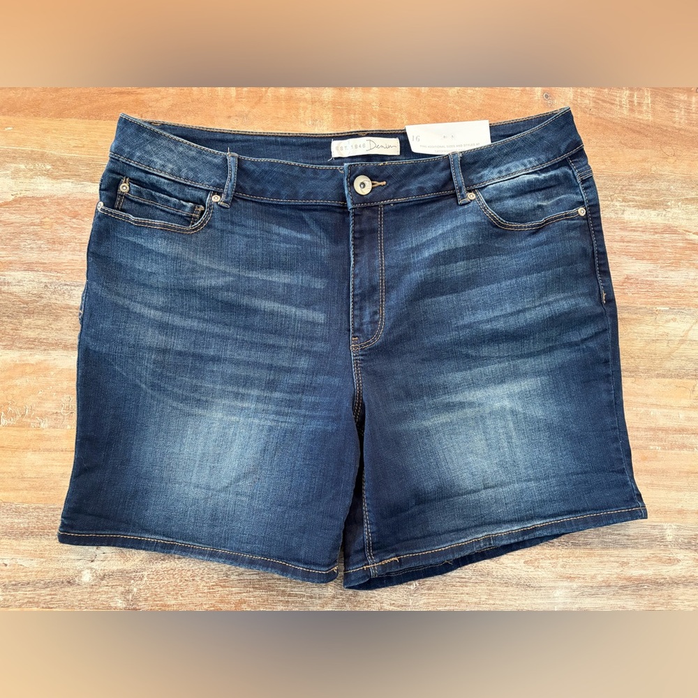 Cato Contemporary Women’s Denim Jean Shorts Dark Blue Wash, Size 16